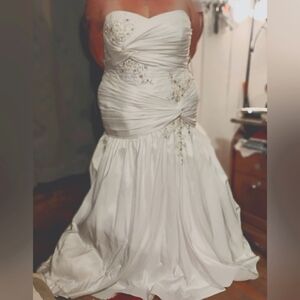 Alfred Angelo Elegant White Strapless Wedding Dress